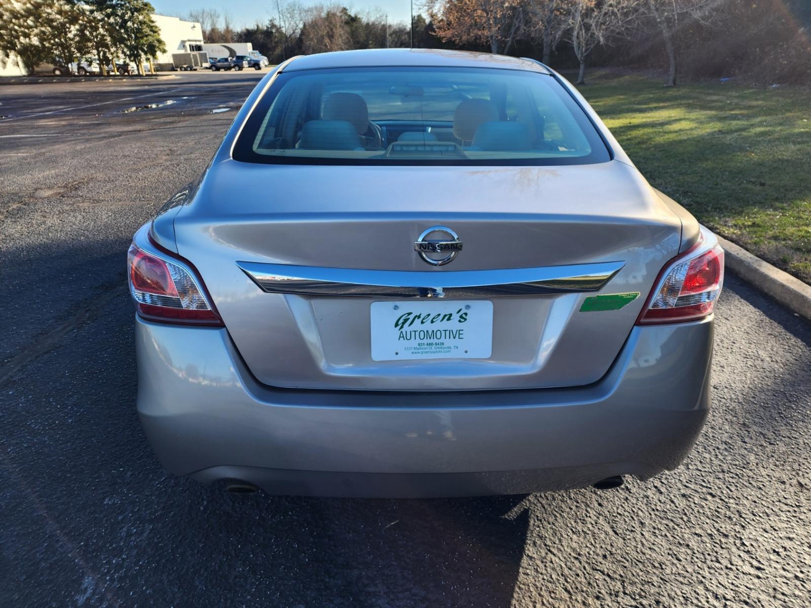 2013 Gold /BEIGE Nissan Altima 2.5 S (1N4AL3AP7DC) with an 2.5L L4 DOHC 16V engine, Automatic transmission, located at 1221 Madison St., Shelbyville, TN, 37160, (931) 680-9439, 0.000000, 0.000000 - Photo #2